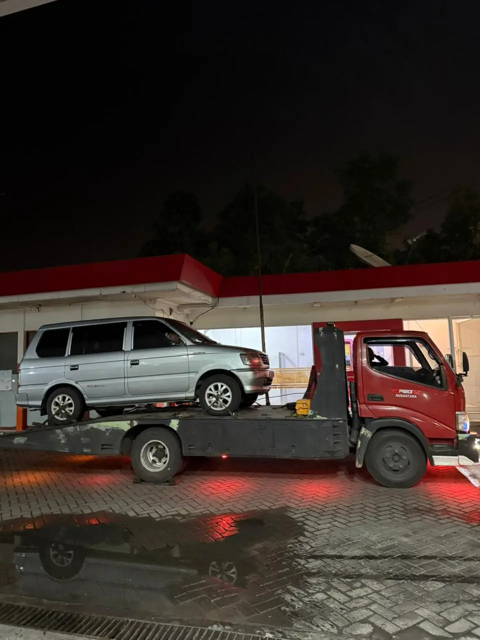 Evakuasi Mobil Mogok Dlanggu